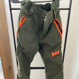 Helly Hansen boys ski pants size 8, good condition, dark green